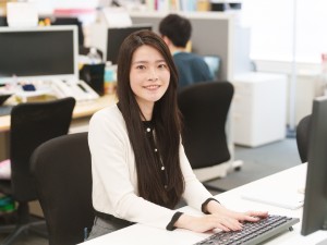 イオンディライトコネクト株式会社(イオングループ) 経理／上場グループ／土日祝休／年休121日／賞与年2回