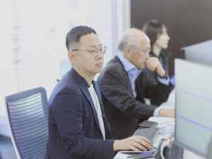 ＢｌｕｅＢａｎｋ株式会社 経理職／学歴不問／年収500万円も可／土日祝休み／リモート可