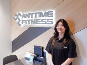 株式会社アークコア フィットネスジムの店舗スタッフ／自社ジム使い放題／残業少なめ