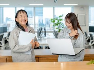 株式会社フロロコート 営業事務／未経験OK／月給26.5万円～／賞与6.5カ月実績