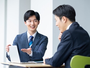 キトラ株式会社 海外営業／土日祝休み／月給27万円～／賞与年2回／転勤なし