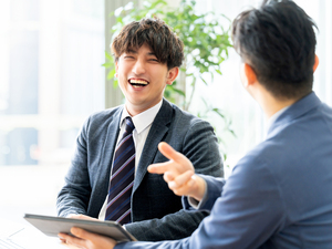 フカイカーゴ株式会社(グループ会社／株式会社深井製作所) 運行管理者／未経験歓迎／年休121日／年収500万円以上