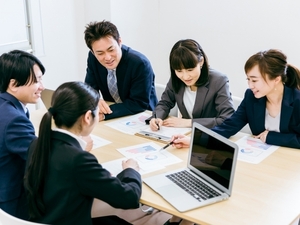 Ｋｏｅｉ　Ｇｒｏｕｐ株式会社 法務／安定企業／月給35万円以上／豊富なキャリアパス