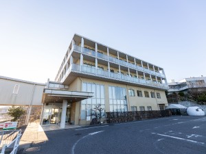 医療法人共生会 事務系総合職／年休120日／残業月5h／賞与実績3.6カ月分