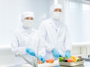 株式会社阪急クオリティーサポート(阪急阪神東宝グループ) 食品の品質管理／残業15h程度／賞与年2回／手厚い研修あり