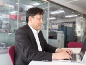 株式会社茅 経理・総務／年休120以上・残業少・駅チカ