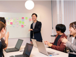 ｔｅｌｌａｓ株式会社 Webマーケティング／未経験歓迎／賞与年2回／年休120日