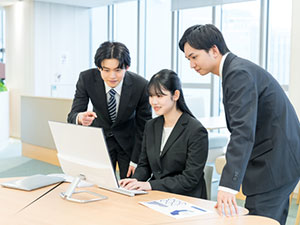 イーパートナーズ株式会社 コンサルティング営業／原則残業なし／土日祝休み／年休120日