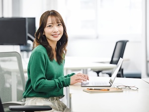 株式会社ファクト(フジコーホールディングスグループ) 事務職／残業ほぼなし／土日祝休／年間休日120日／未経験歓迎