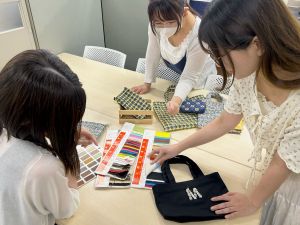 株式会社カミオジャパン 雑貨のデザイナー／賞与3回／年休126日／フレックスタイム制