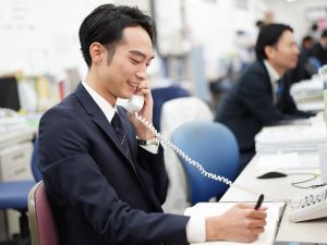 香陵住販株式会社【スタンダード市場】 不動産管理／残業月20時間以下／平均年収 約622万円