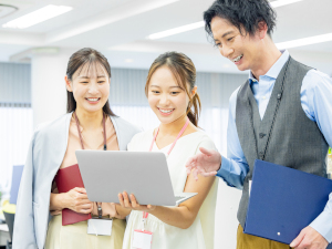 株式会社ＨＩＰＵＳ 未経験歓迎の事務（貿易または調達）／月給27万円～／土日祝休