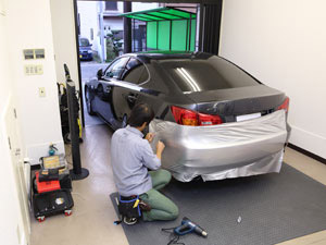 株式会社アークス カーラッピング施工スタッフ／月給27万円以上／原則直行直帰