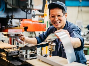 有限会社十三プレス工業所 未経験歓迎の生産技術職（製造・加工等）／年休120日／土日休