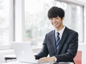 株式会社エクスパート オフィスIT環境のサポート／自社内拠点／月給28万円以上