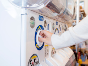 株式会社シナテック 人気キャラクターのカプセルトイ製造／未経験歓迎／日勤勤務