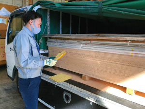 ウッド建材株式会社(bwdグループ) 未経験歓迎の配送・倉庫管理／年休130日／土日祝休み