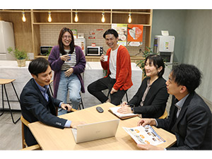 あなぶきデジタルサービス株式会社(あなぶきグループ) Webマーケター／年休122日／定時帰り／リモートOK