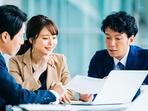 株式会社オニザキコーポレーション ルート営業／未経験歓迎／年間休日127日／平均残業月15時間