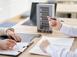 株式会社日本石材 不動産企画開発・仕入／土日祝休／月給32万円以上／未経験歓迎