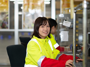 ＤＨＬサプライチェーン株式会社(DHLグループ) DHLグループの物流管理リーダー職／年休122日／賞与年3回