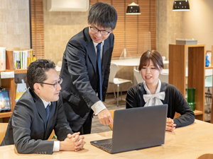 株式会社翌檜 役員サポート／残業ほぼ0／年休120日以上／月給30万円以上