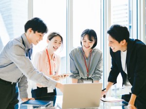 株式会社イノアック住環境 社内SE（社内システム開発・ヘルプデスク）／土日祝休み