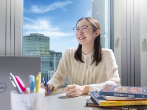 株式会社ビルボ 広告デザインのアシスタント／未経験可／年休120日～／賞与有