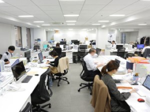 株式会社士(グループ会社／司法書士法人中央ライズアクロス) 事務スタッフ（総務・経理）／土日祝休み／残業少なめ／転勤なし