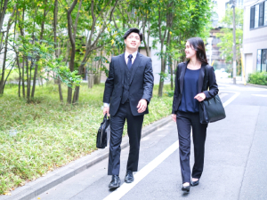 株式会社ＲＥＸＥＲ コンサルティング営業／月給35万円～／土日祝休／年休120日