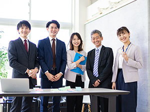 銀座セカンドライフ株式会社 未経験／サービスオフィス受付事務・正社員／土日祝休／賞与2回