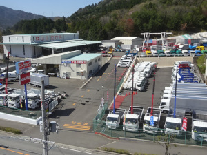 上野自動車株式会社 トラックの反響営業／月給27万円～45万円／未経験歓迎