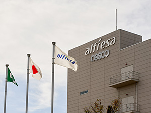 アルフレッサ ファーマ株式会社(アルフレッサ ホールディングス株式会社のグループ) 医療機器の生産部スタッフ／年休125日／日勤のみ／賞与4カ月