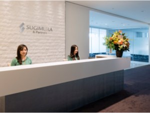 杉村萬国特許法律事務所 特許事務／残業平均月10時間／年休122日／在宅勤務も可