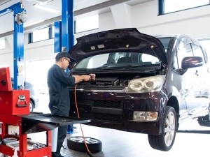 オトロンカーズ株式会社(オートバックスセブングループ) 自動車整備スタッフ／月給35万円～／賞与最大年6回／残業ナシ