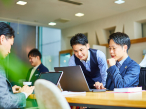 株式会社ｔｔｔ 総合職（営業／人事・採用マーケティング）／未経験可／成長企業