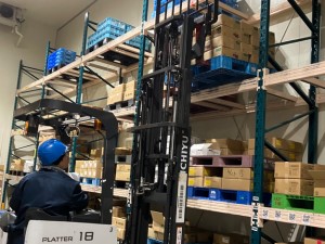 株式会社あじかん【スタンダード市場】 倉庫内オペレーター／未経験歓迎／年休120日／賞与6.1カ月