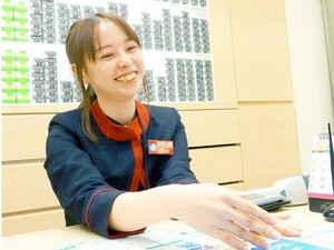 株式会社日本オプティカル 販売スタッフ／残業少／個人ノルマなし／賞与年2回・期末報奨金