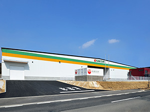 鶴山運送（カクザンウンソウ）株式会社 岡山市勤務／倉庫の運用管理（センター長候補）／土日祝休み