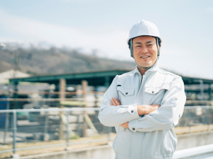 富士通商株式会社 再生可能エネルギー設備の施工管理／原則定時退社・年休122日