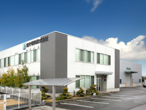新光電装株式会社 総務職／年休122日／土日祝休み／残業10h以下／賞与6カ月