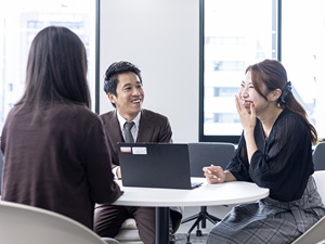 株式会社ＲＡＮＯＫ 経理事務／成長中の介護福祉企業／20～30代活躍中／完休2日