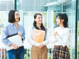 ユタカ株式会社 営業事務／月給26万円／年間休日121日／土日祝休／定時退社