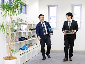 株式会社グローブ・テック コネクタ製品の法人営業／年間休日125日／月平均5時間以下