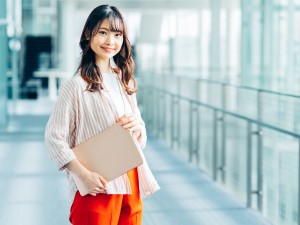 コクヨアンドパートナーズ株式会社 コンシェルジュ・問合せ／リーダー採用／残業無／月給27万円超