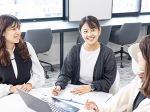 株式会社ＲＡＮＯＫ 介護福祉企業の労務スタッフ／本社勤務／年休125日以上