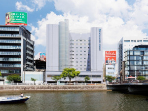 株式会社博多エクセルホテル東急(東急グループ) フロントスタッフ／夜勤のみ／年間休日116日／残業月10h程