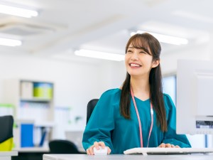 朝日ライフサイエンス株式会社 コレポン・社内SE業務／年休124日・土日祝休／専門知識不要