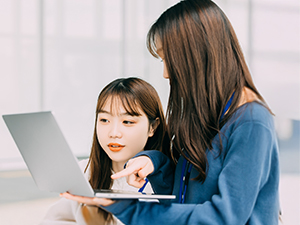 王子製薬株式会社 人事総務／英語力を活かす／土日祝休み／残業月10h以下