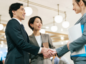 ターナー色彩株式会社 絵具・塗料の海外営業／未経験歓迎／英語を活かす／年休120日